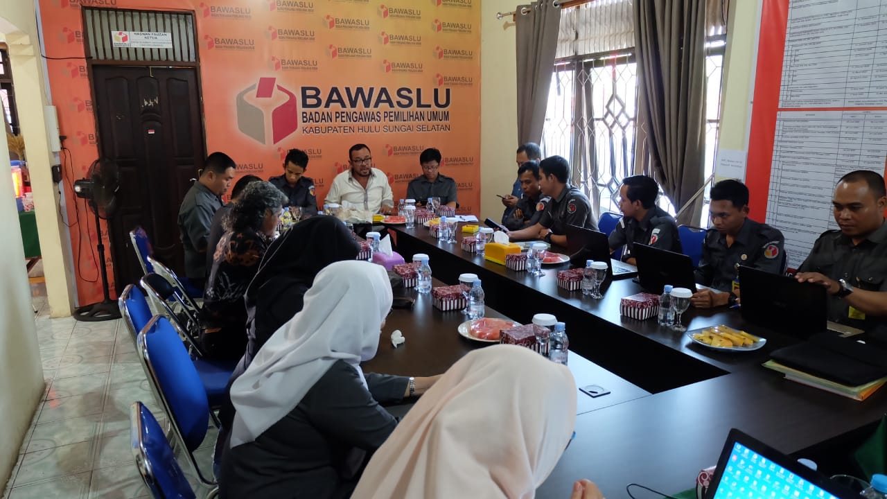 Laporan Komprehensif Lima Kabupaten di Supervisi Bawaslu Provinsi Kalsel di Bawaslu HSS.