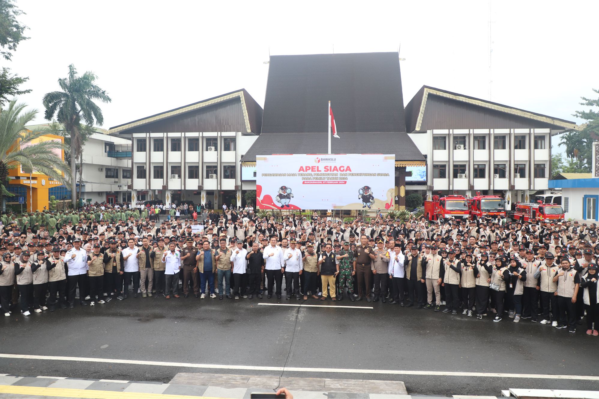 APEL PENGAWASAN... Ketua Bawaslu Kalsel Berpesan Pengawas Pemilu Harus Ekstra Siaga Dalam Menghadapi Masa Tenang.