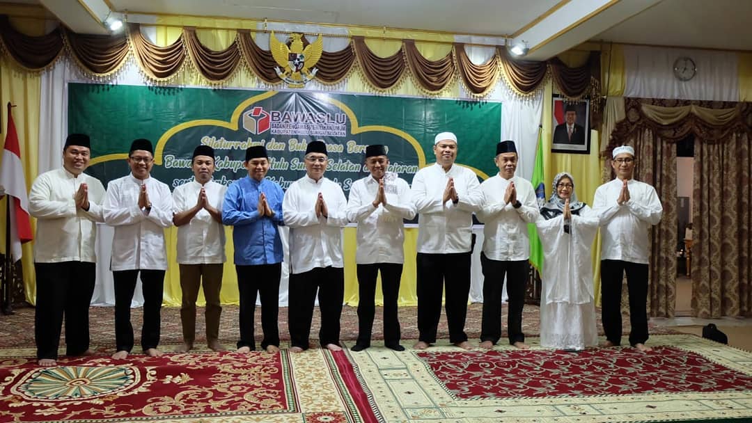 Acara Silaturrahmi dan Buka Puasa Bersama BawasluHSS dan Jajaran Serta Forkopimda
