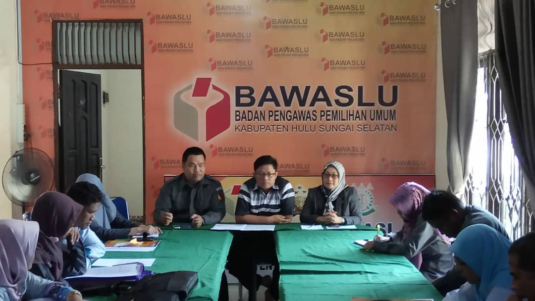 Rapat kordinasdi bersama Kordiv PHL dan Staf Panwaslu Kecamatan SeHSS
