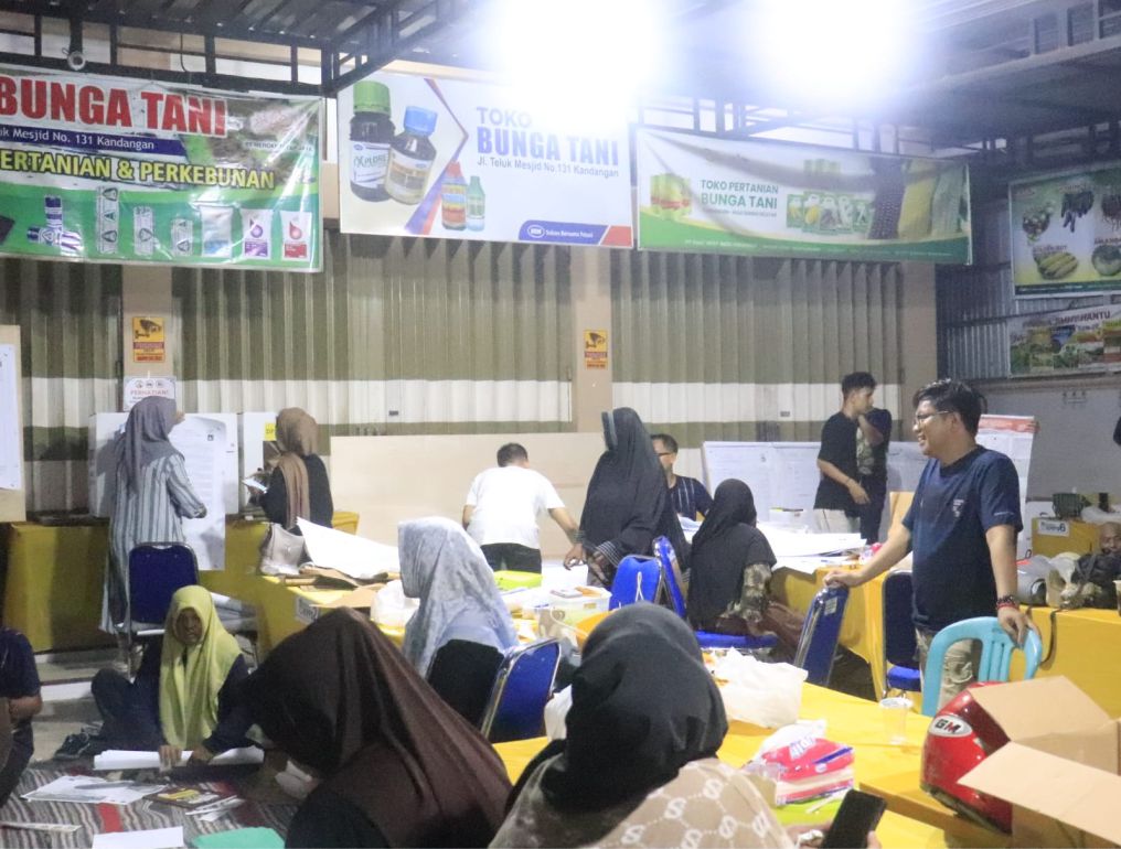 Bawaslu HSS Bawaslu HSS Lakukan Monitoring Langsung Proses Penghitungan Suara.