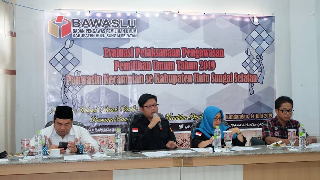 Rapat Evaluasi Pengawasan Pemilu 2019 Bersama Panwascam se Kab.HSS