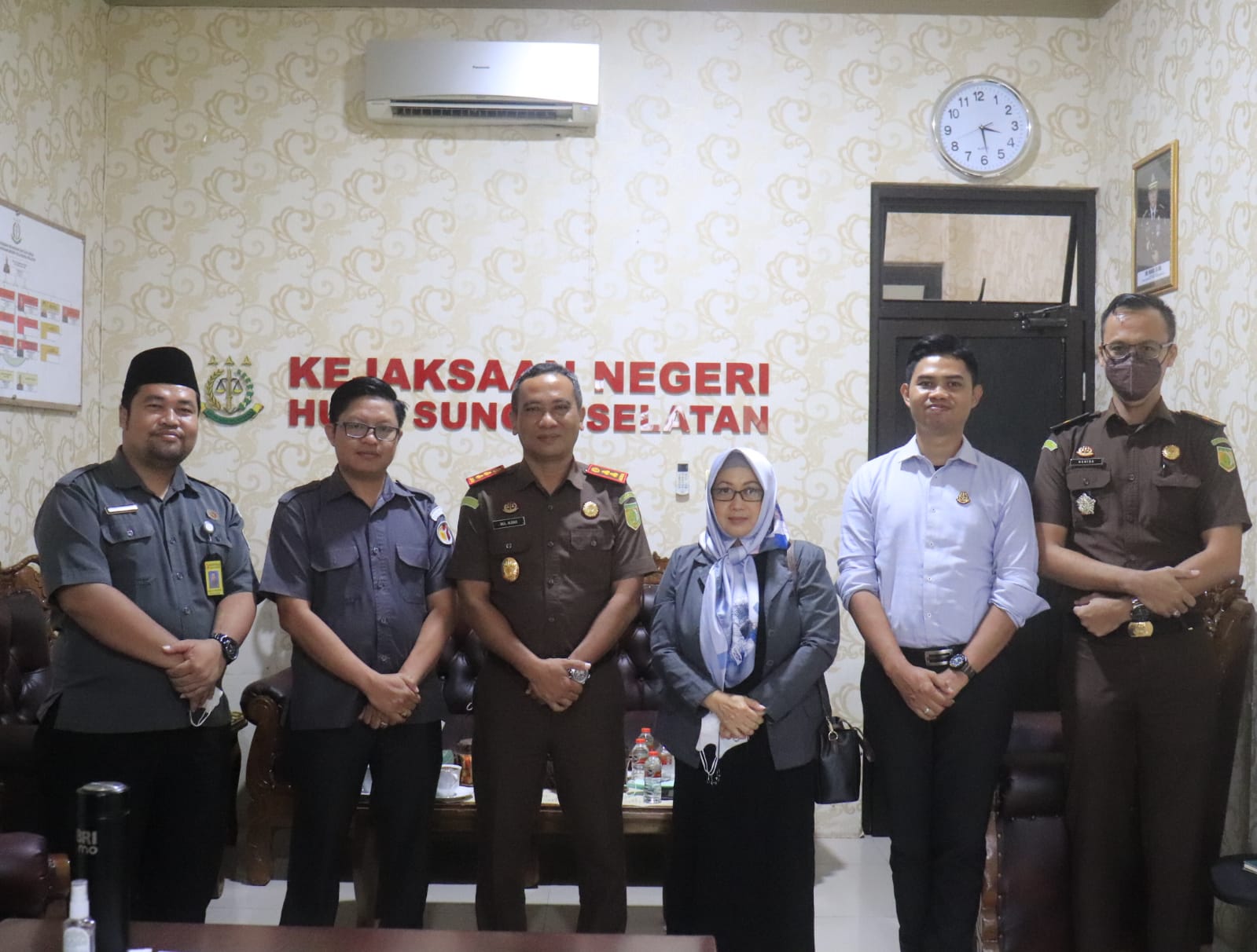 Dalam Rangka Menyiapkan Pembentukan Sentra Gakkumdu, Bawaslu Kabupaten Hulu Sungai Selatan Koordinasi dengan Kejaksaan Negeri Hulu Sungai Selatan .