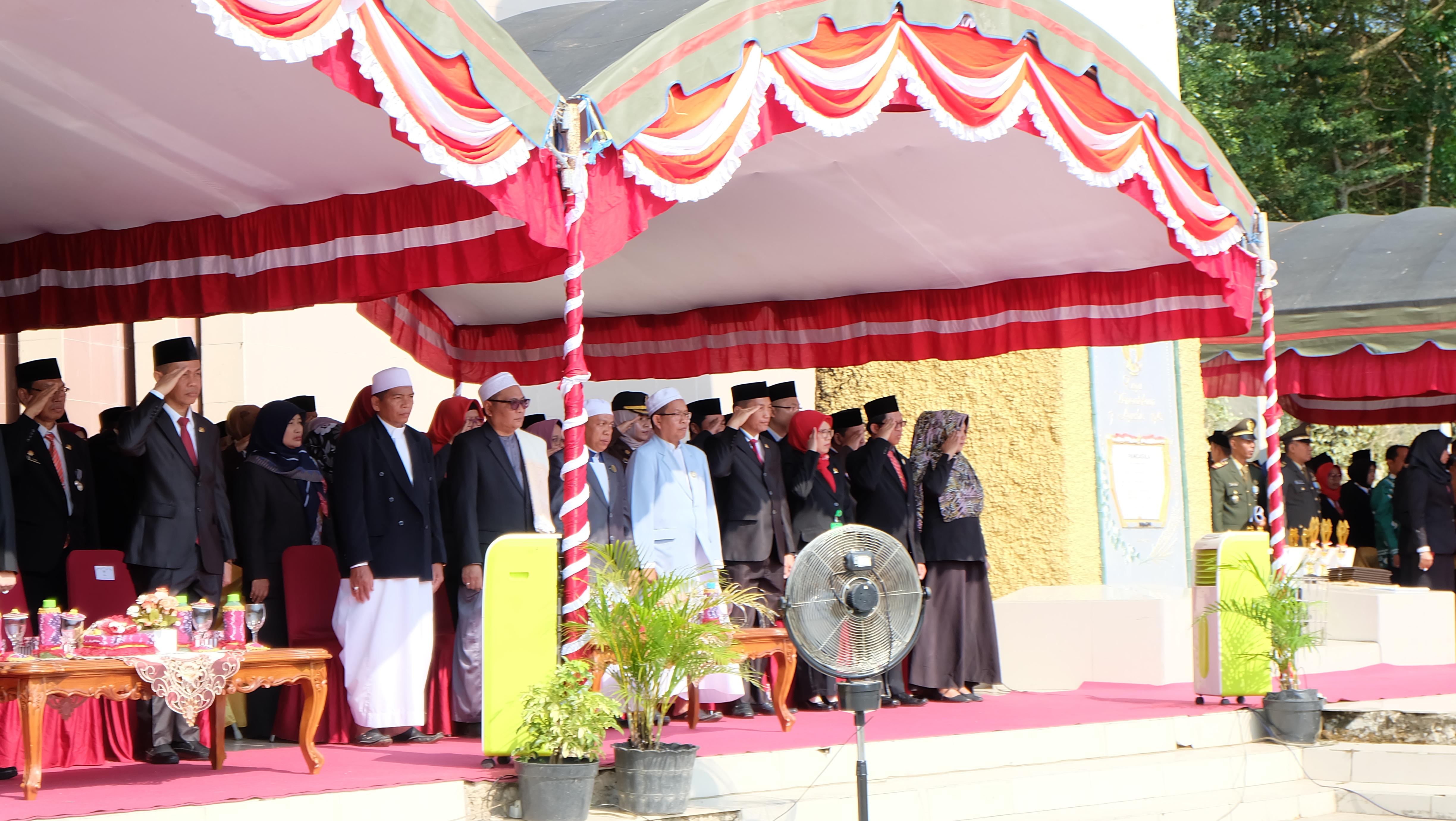 Peserta Upacara Kemerdekaan di Hibur Polisi Cilik
