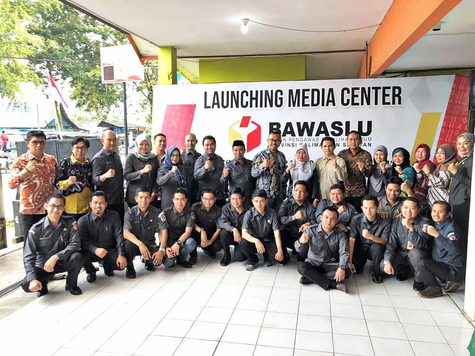 BawasluHSS turut serta hadir dalam launching media center bawaslu Kalsel