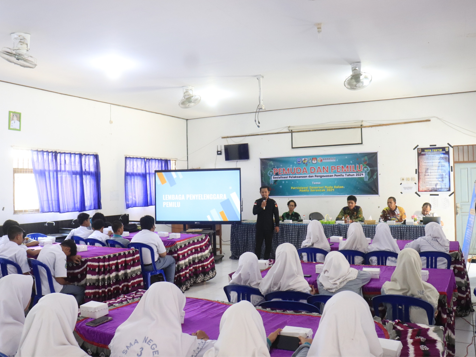 Bawaslu Berikan Edukasi Kepemiluan bagi Pemilih Pemula.