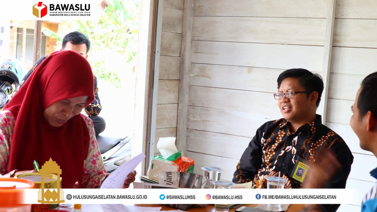 Ketua BawasluHSS Menyapa Pelamar PKD