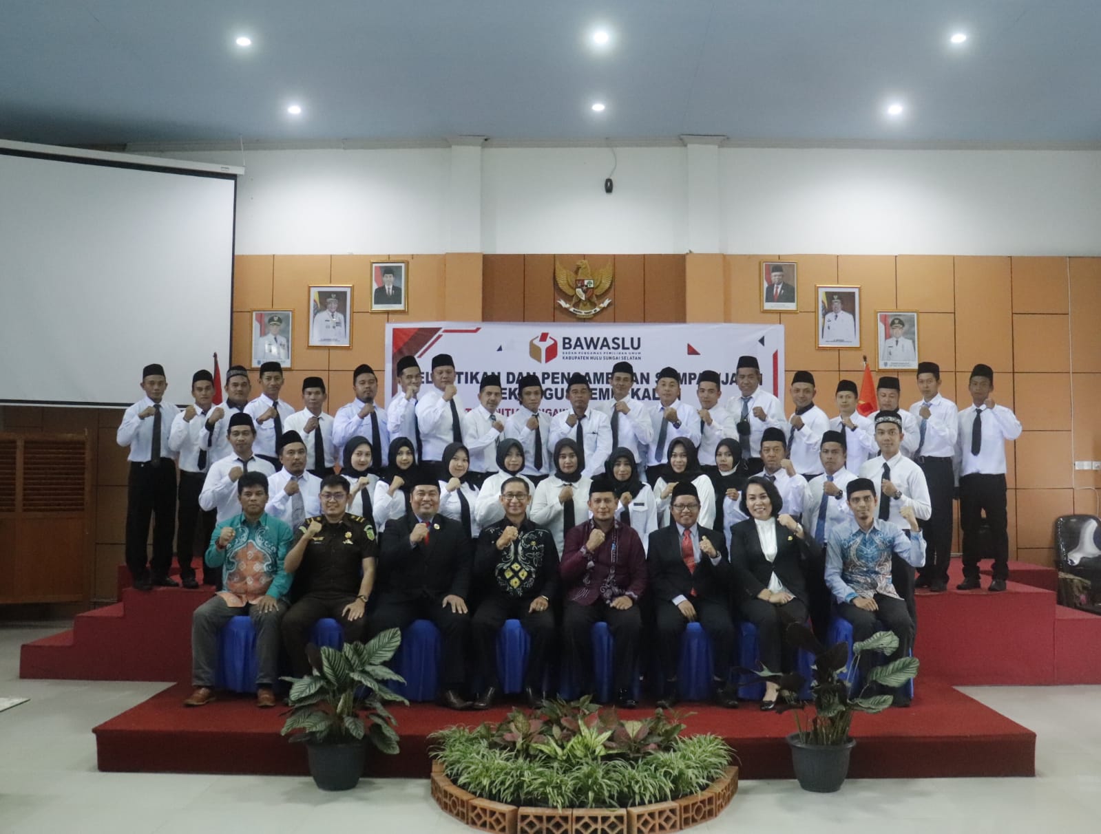 Sebanyak 33 Orang Panwaslu Kecamatan se-Kabupaten HSS Dilantik