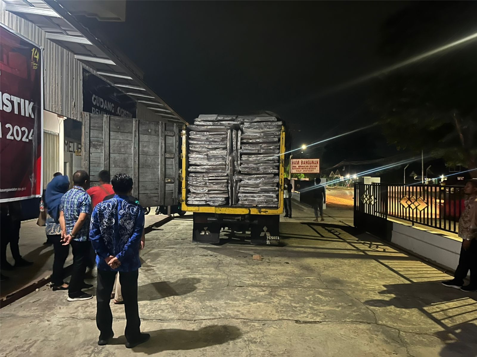 Bawaslu Mengawasi Penerimaan dan Penyortiran 3.927 Kotak Suara