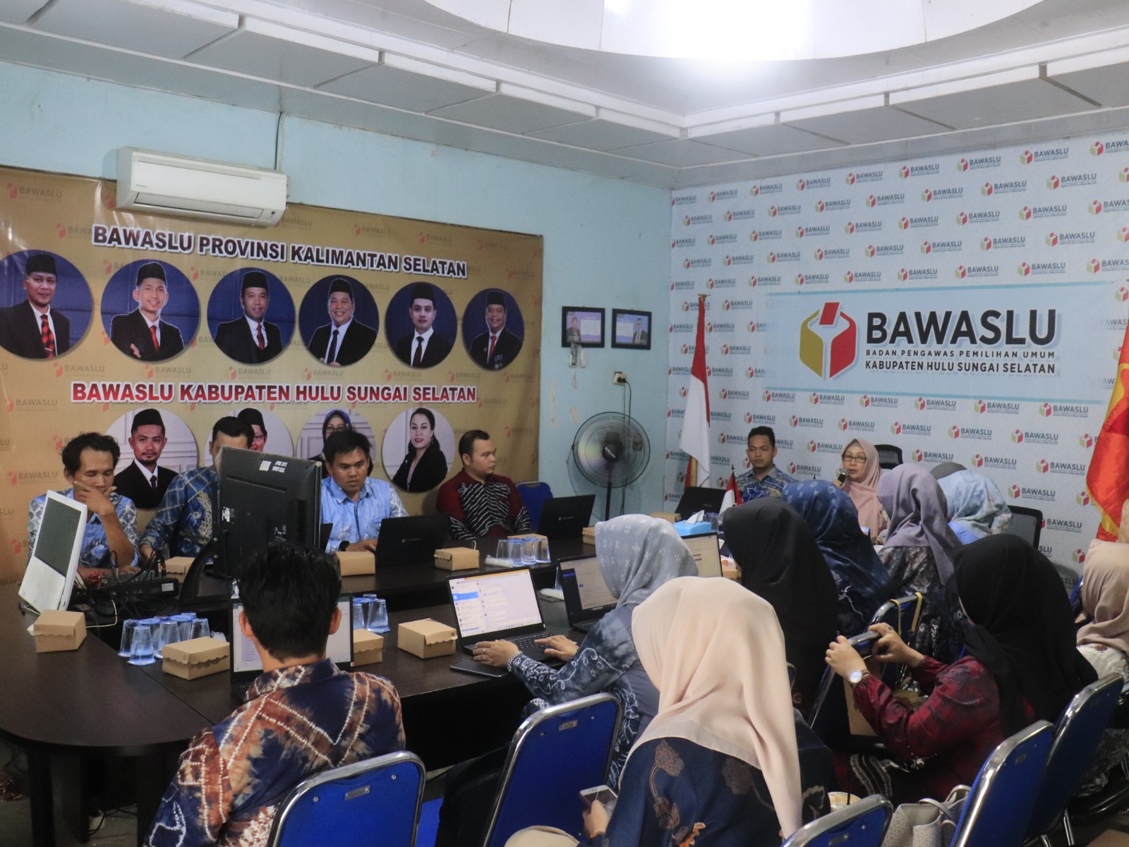 Bawaslu HSS Latih Panwascam dalam Pembuatan Form C Online