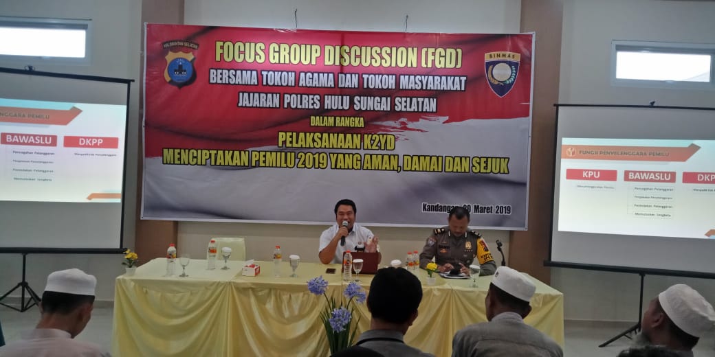 Komisioner Bawaslu HSS Menghadiri Focus Group Discussion