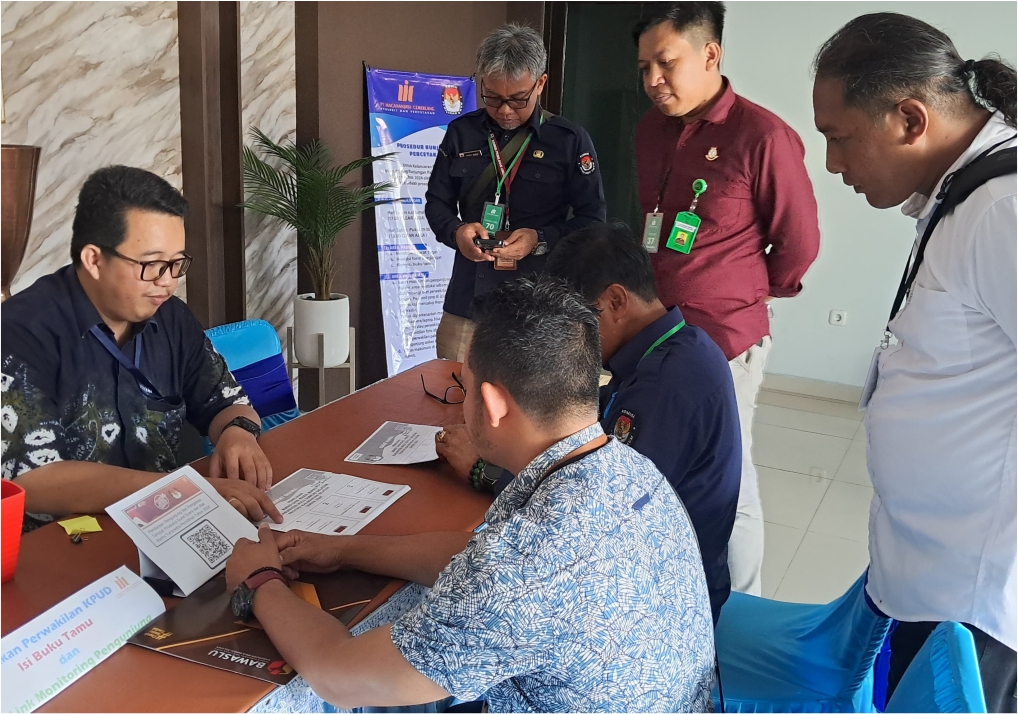 Bawaslu HSS Awasi Percetakan Alat Bantu Tuna Netra (ABTN)