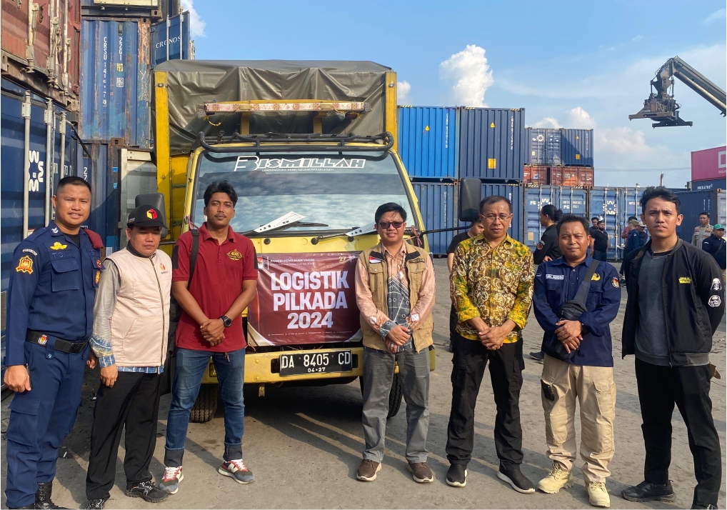 Bawaslu HSS Lakukan Pengawasan Melekat Surat Suara Pilkada Tahun 2024.