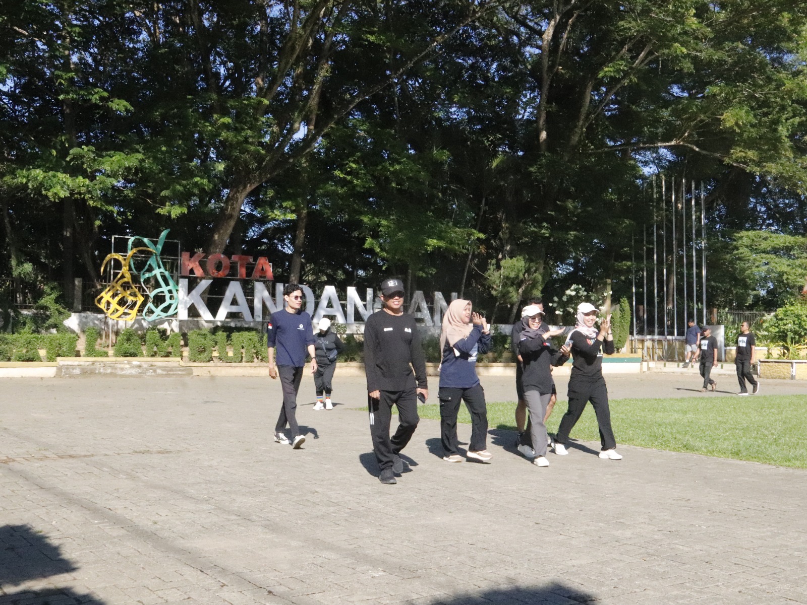 Jumat Sehat, Joging Bersama Jajaran Bawaslu Kabupaten Hulu Sungai Selatan