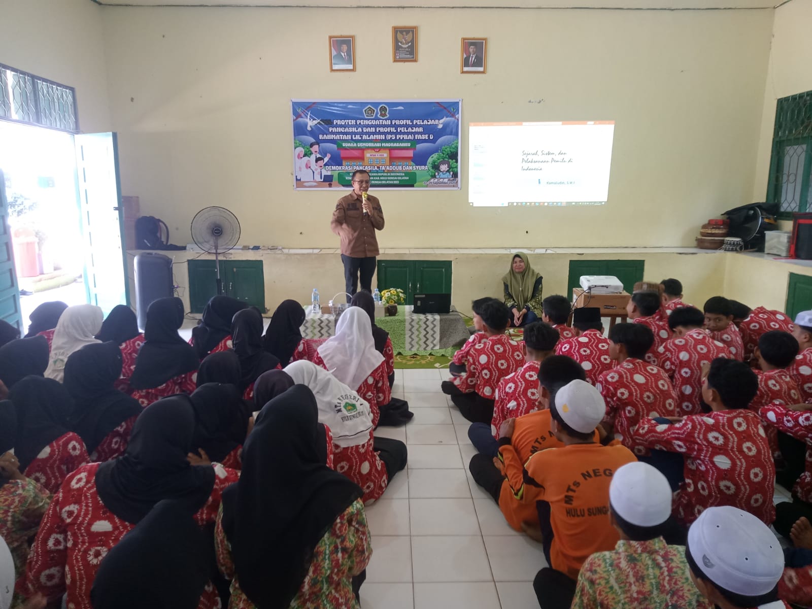 Bawaslu HSS Sampaikan Tentang Kepemiluan kepada Siswa/i MTsN 4 HSS