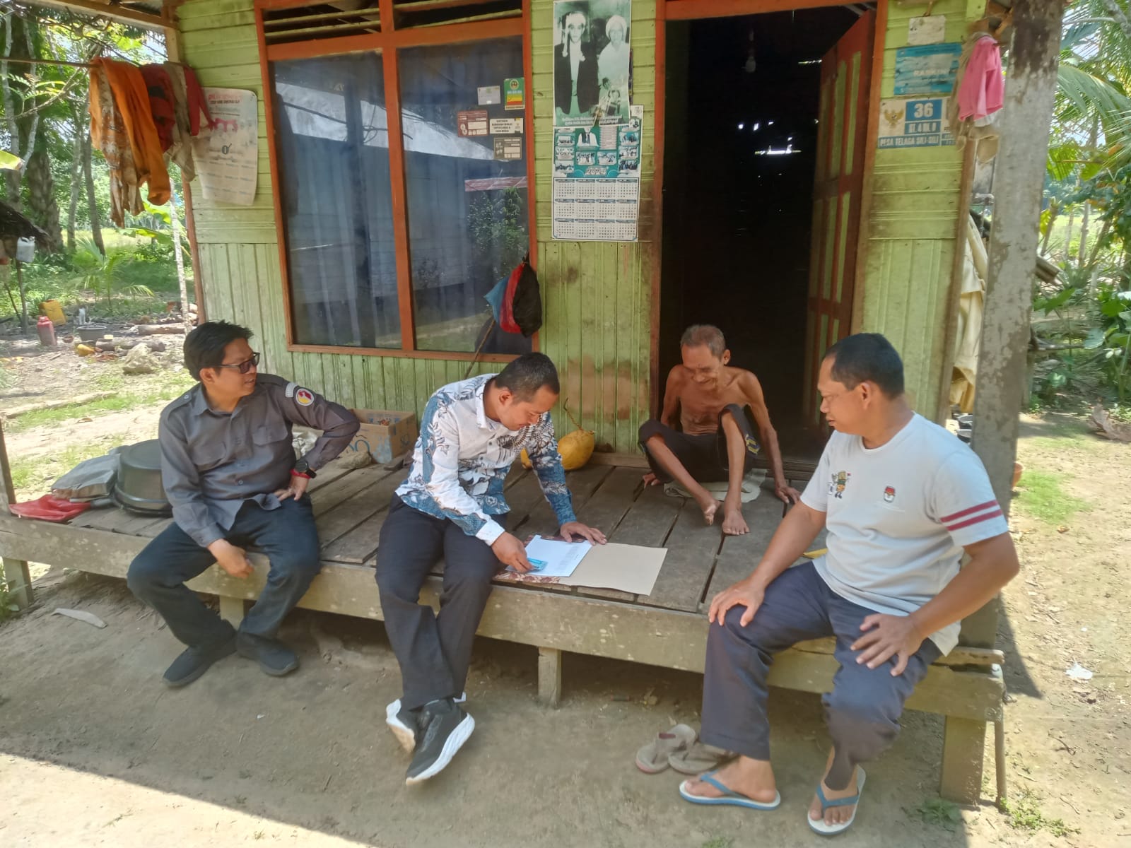 Bawaslu HSS Awasi Coktas PDPB Pemilih Dengan Usia Diatas 100 Tahun