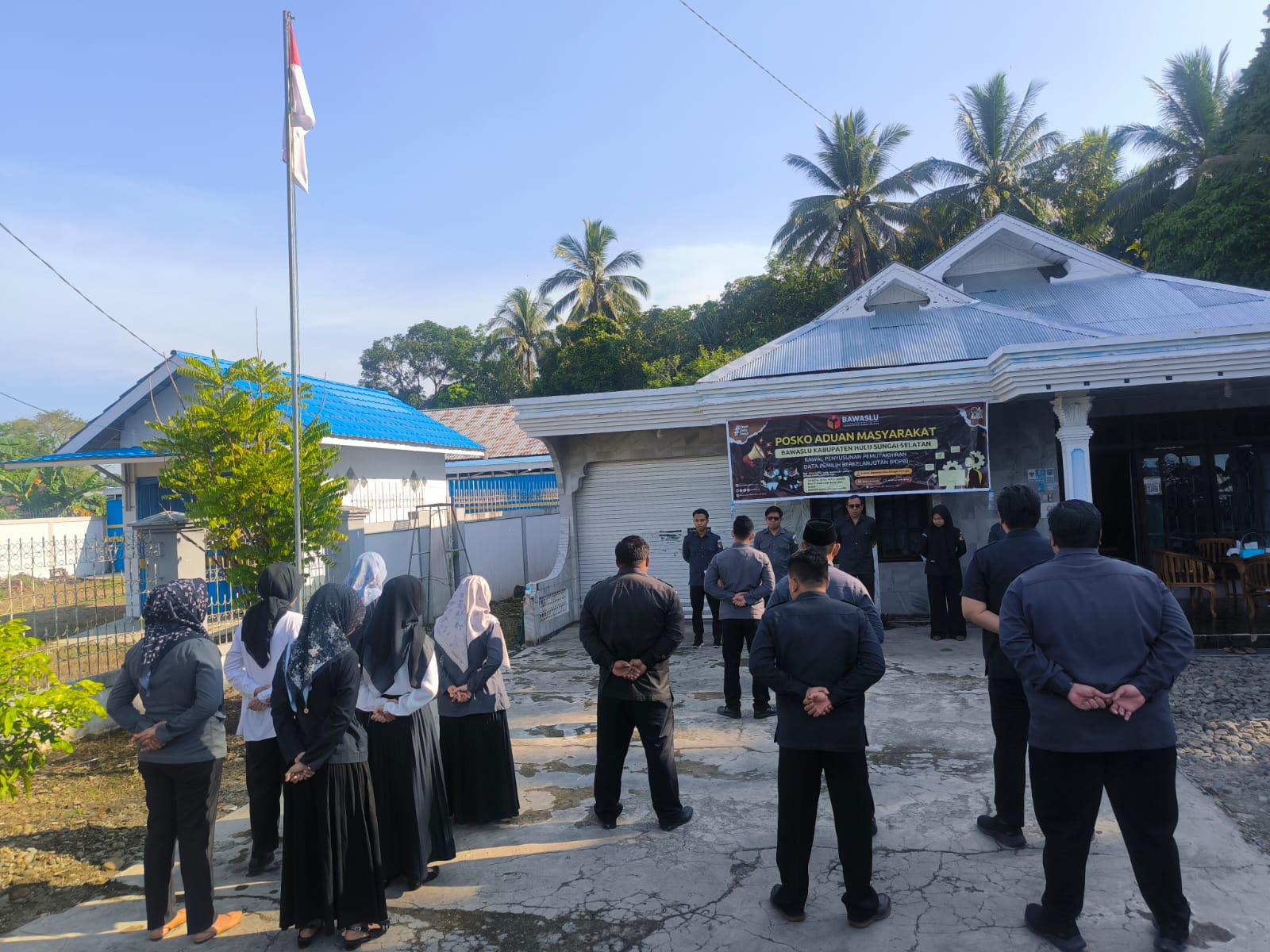 Apel Rutin Senin: Ketua Bawaslu HSS Sampaikan Terus Tingkatkan Kinerja yang Optimal Sesuai dengan Tugas dan Fungsinya