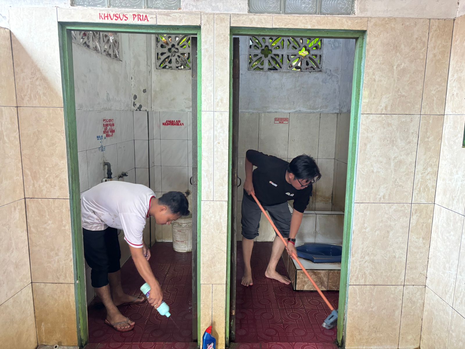 Jumpa Berlian, Bawaslu HSS Bersih-Bersih Tempat Ibadah