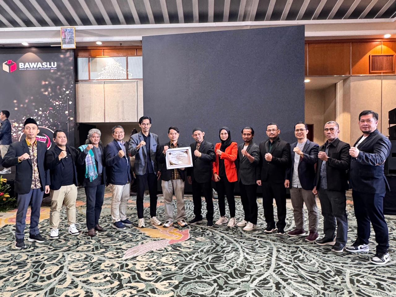 Anugerah Kehumasan 2025: Bawaslu Kalsel Raih Terbaik II Kehumasan Tingkat Nasional