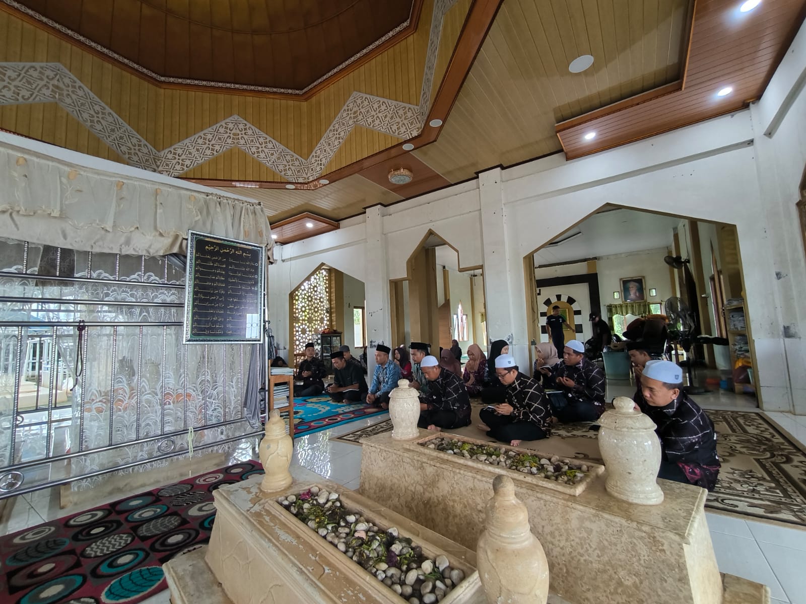 Jum’at Taqwa, Bawaslu HSS Laksanakan Ziarah ke Makam Datu Taniran dan Datu Balimau