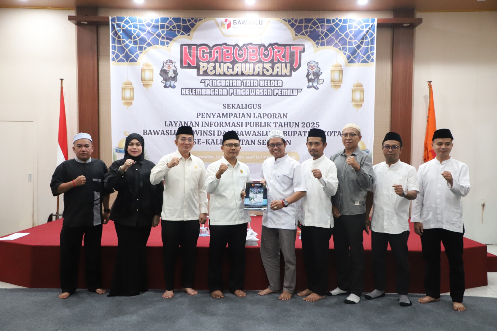 Bawaslu se-Kalsel Jadi Lembaga Pertama Serahkan Laporan Layanan Informasi Publik 2025 ke KPID Kalsel