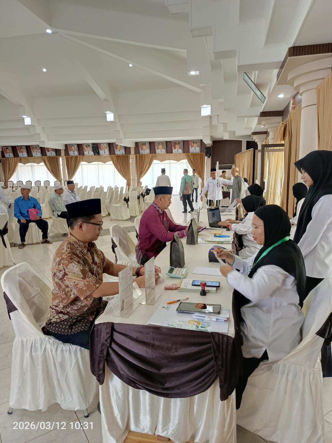 Dorong Kepedulian Sosial di Ramadan, Bawaslu HSS Hadiri Kegiatan ZIS