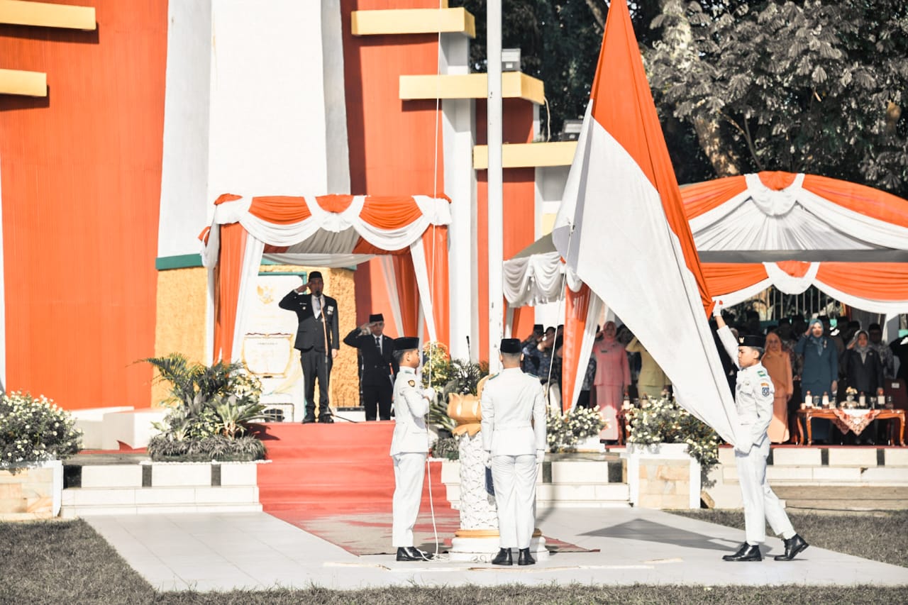 acara Hari Pendidikan Nasional di Hulu Sungai Selatan tahun ini bertepatan dengan peringatan Hari Buruh.