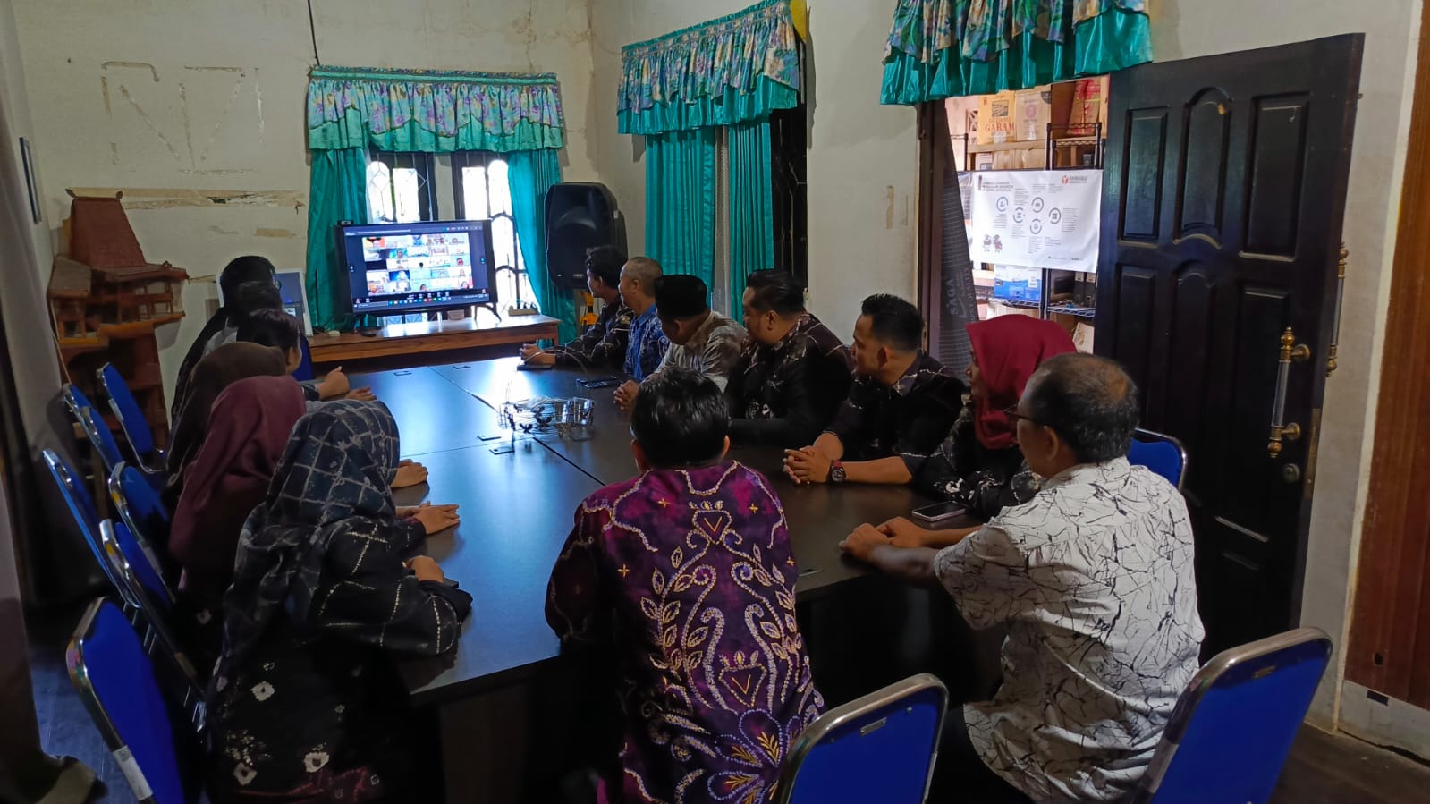 Bawaslu HSS Ikuti Pembahasan Monitoring dan Evaluasi Pengelolaan PPID