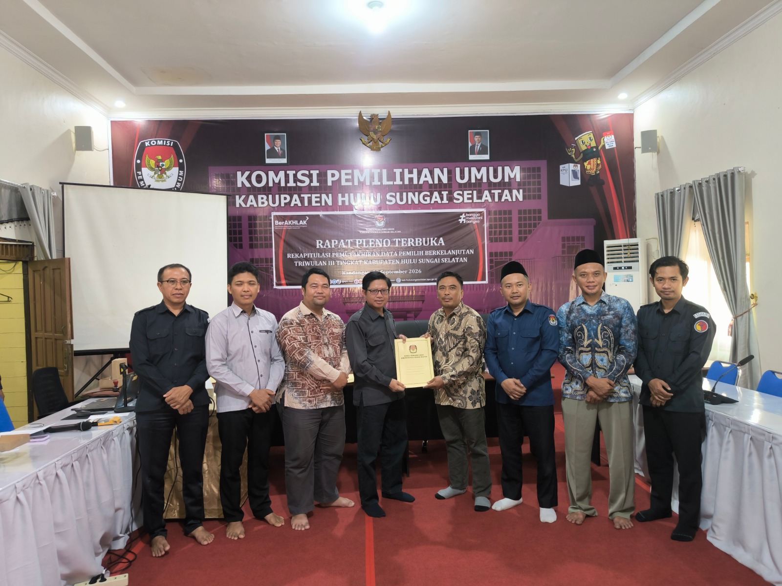 Bawaslu HSS Awasi Pleno, Rekapitulasi Capai 182.203 Pemilih
