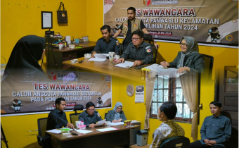 12 Orang Calon Anggota Panwascam Sampaikan Visi-Misi dalam Tes Wawancara