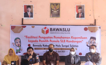 Bawaslu HSS Lakukan Sanding Data DPTb Hasil Pengawasan Ke KPU HSS.