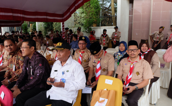 Hadiri Apel Besar, Ketua BawasluHSS Pakaian Pramuka
