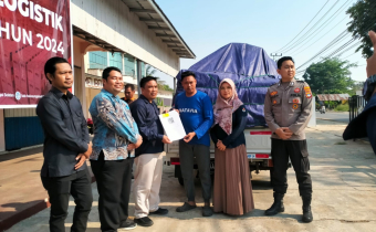 Bawaslu Awasi Logistik Pemilu, Sebanyak 20.400 Tinta Telah Sampai di Gudang Logistik KPU HSS.