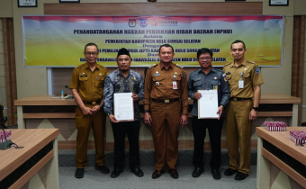 Penandatanganan NPHD antara Pemda HSS dengan Bawaslu HSS.
