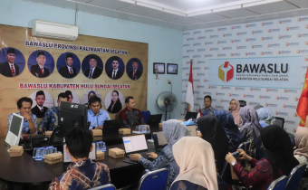 Bawaslu HSS Latih Panwascam dalam Pembuatan Form C Online