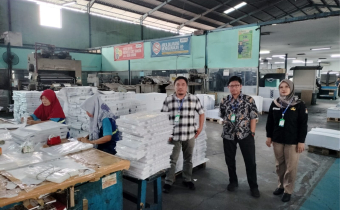 Bawaslu HSS Awasi Percetakan Surat Suara dan Plano.