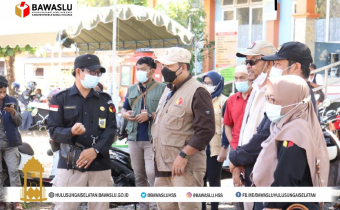 Pengawasan PSU Pilgub Kalsel : Bawaslu HSS Dampingi Afifuddin