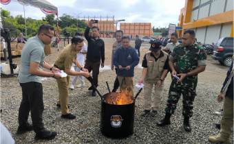 Bawaslu HSS Hadiri Pemusnahan 207 Lembar Surat Suara
