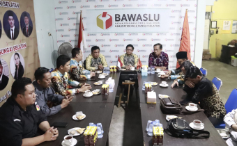 Bawaslu HSS terima kunjungan dari KPU HSS