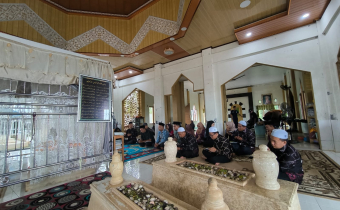 Jum’at Taqwa, Bawaslu HSS Laksanakan Ziarah ke Makam Datu Taniran dan Datu Balimau